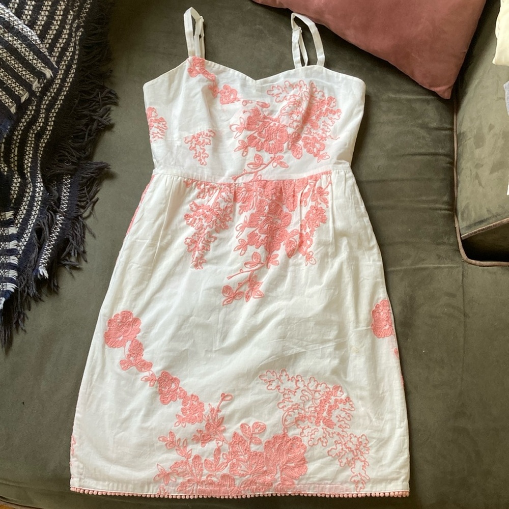 J Crew white cotton dress with pink embroidery and pink detailing. Size 2